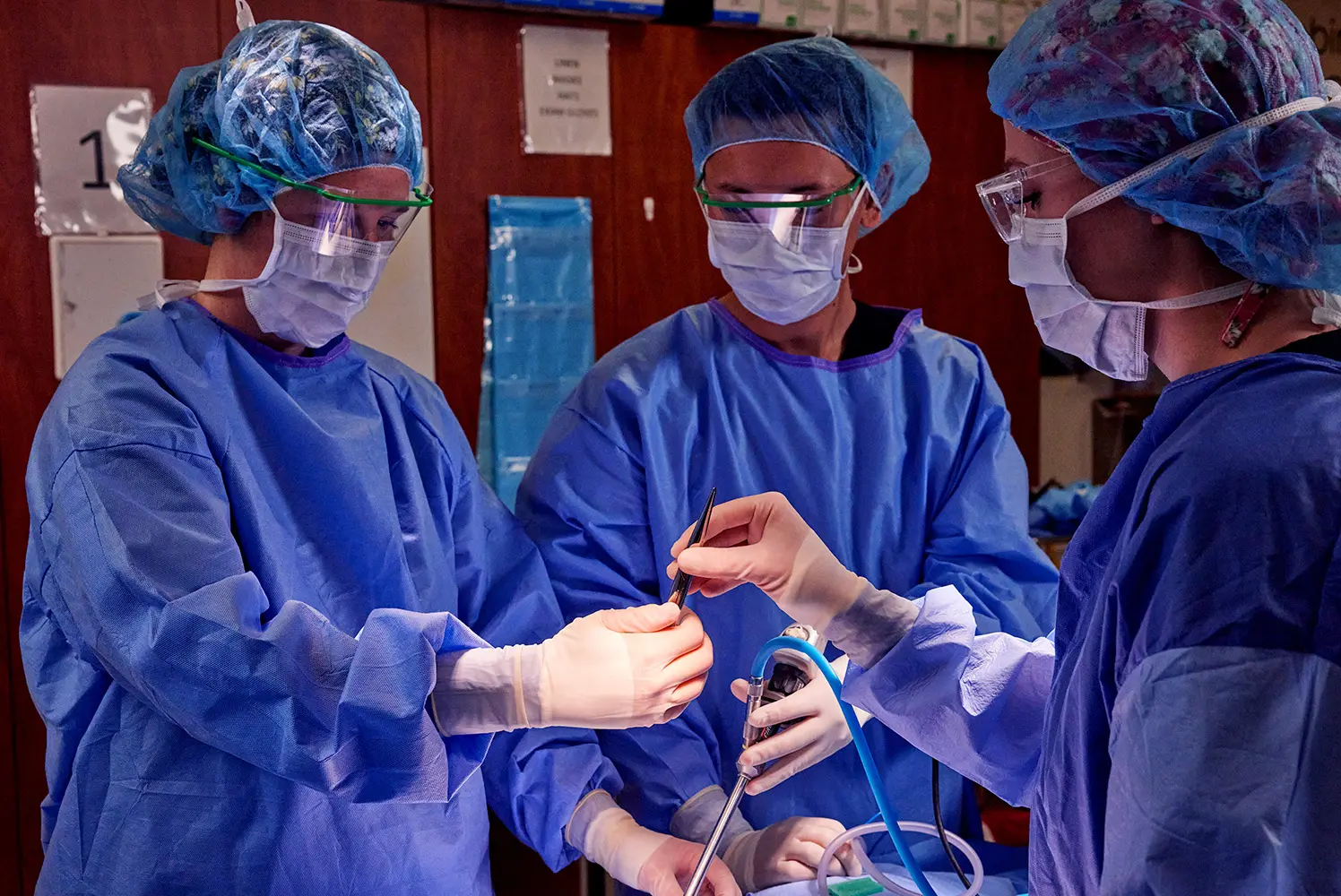 Photo of students and instructor in the lab.