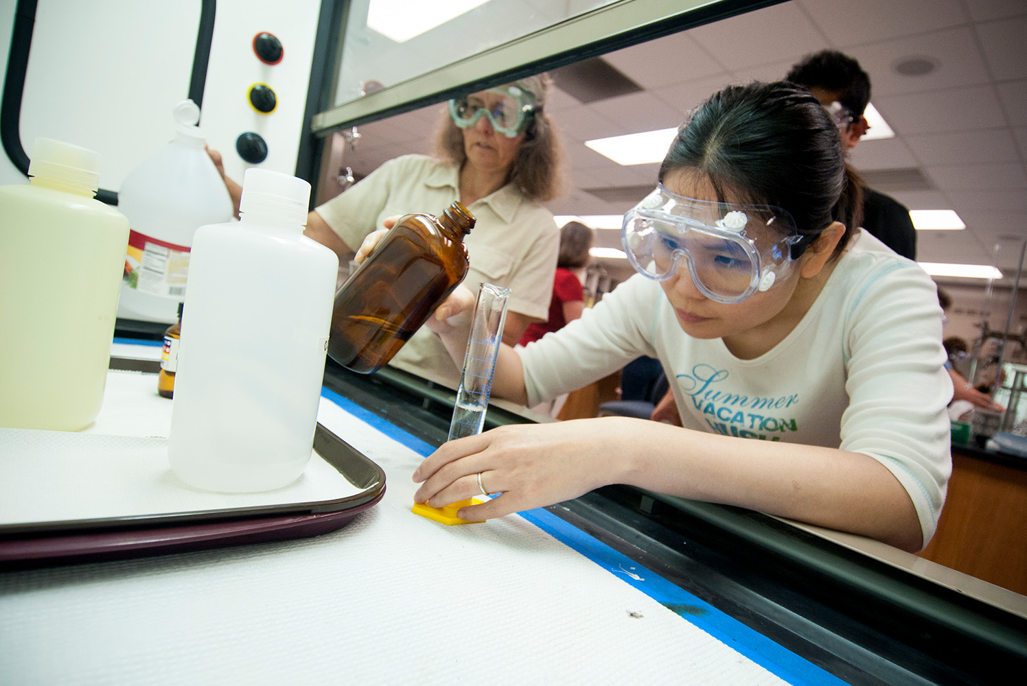 Photo of students learning in the chemistry lab.