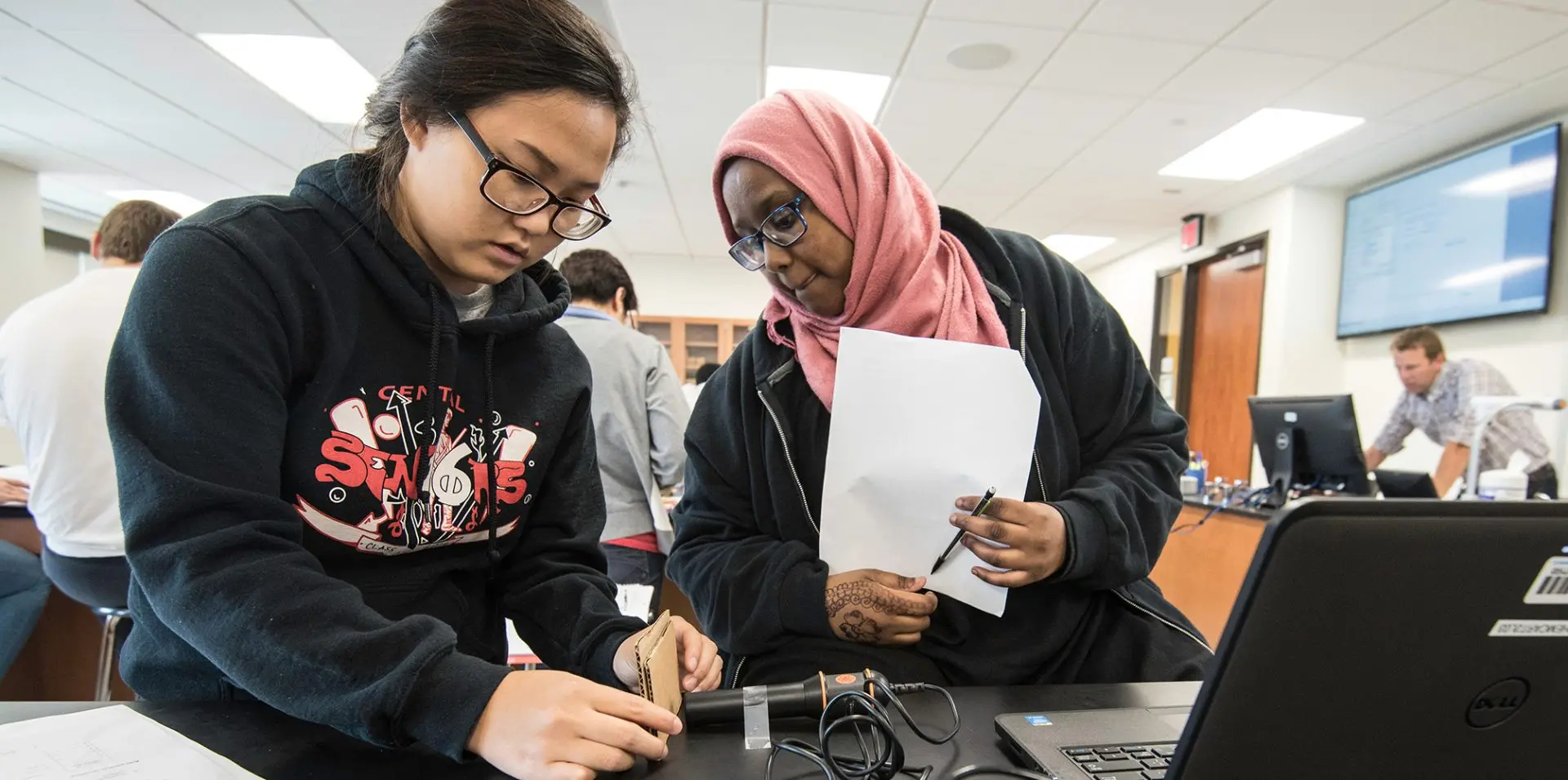Photo of students learning in the chemistry lab.