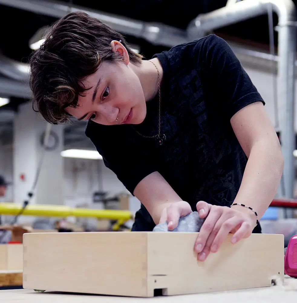 Photo of a student in the shop.