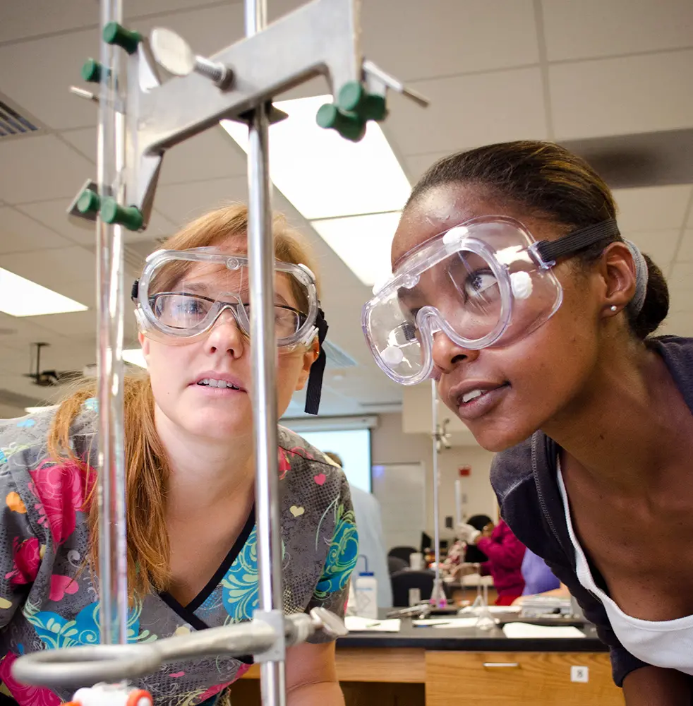 Photo of students learning in the chemistry lab.