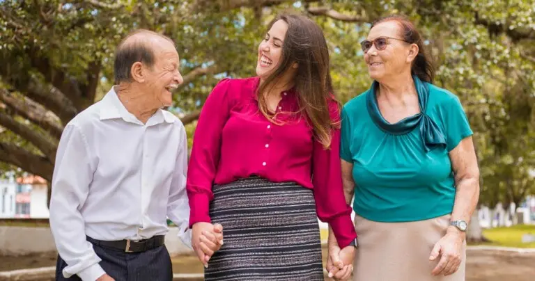 Hellen Silveira holding hands with host family