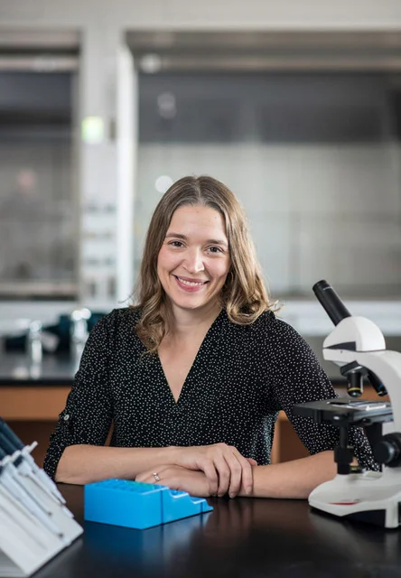 Portrait Kristyn VanderWaal Mills in the Lab