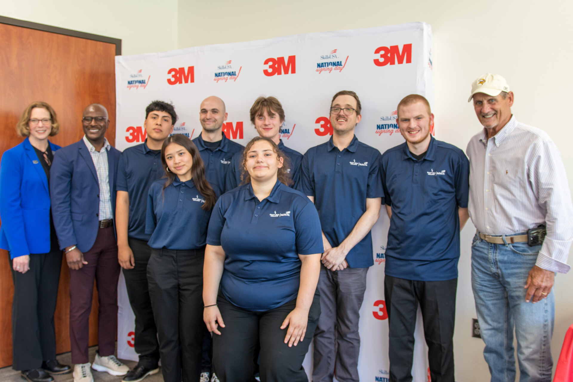 Group photo of Electrical students, faculty and Scott Studwell 